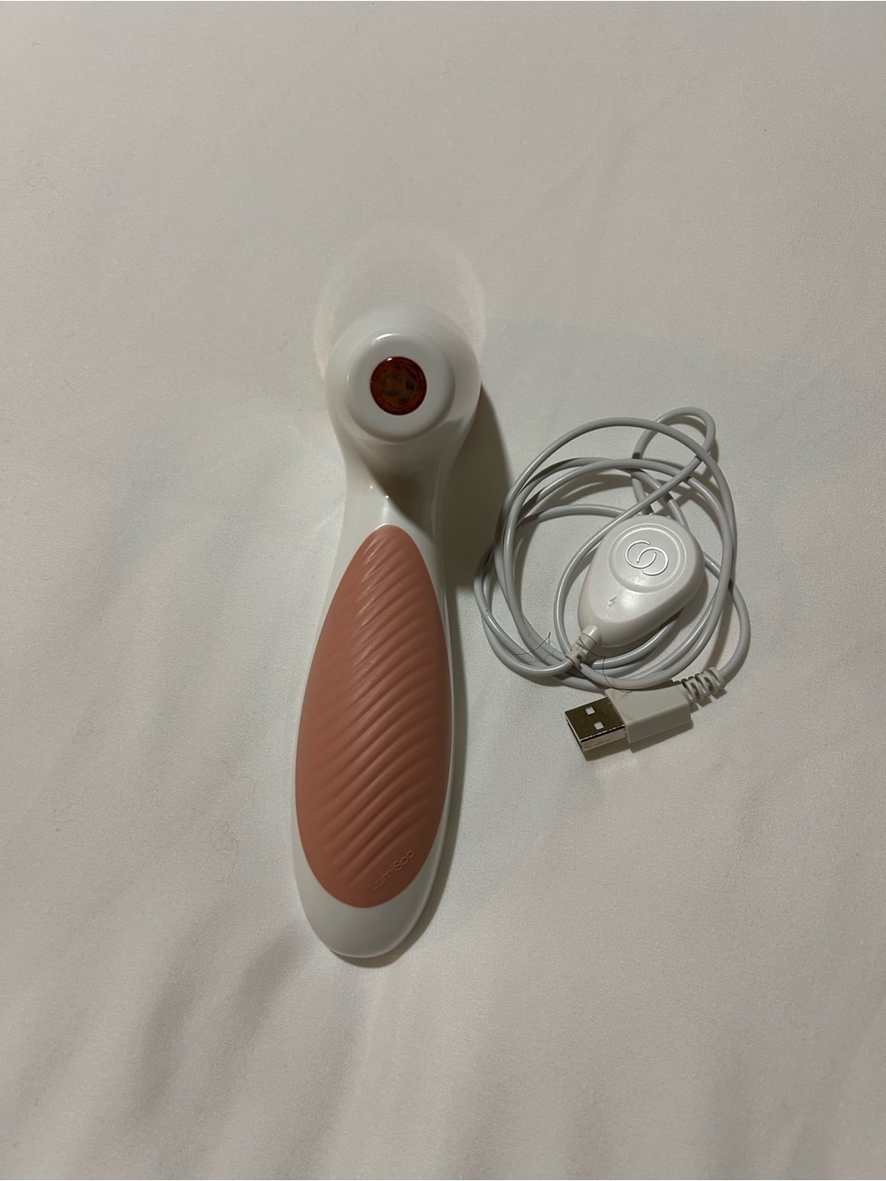LUMI - Handheld Facial Device in White & Rose Gold - Picture 4 of 4